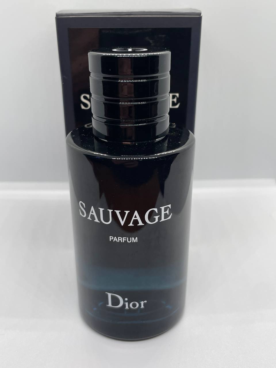 ￼Perfumes, colones