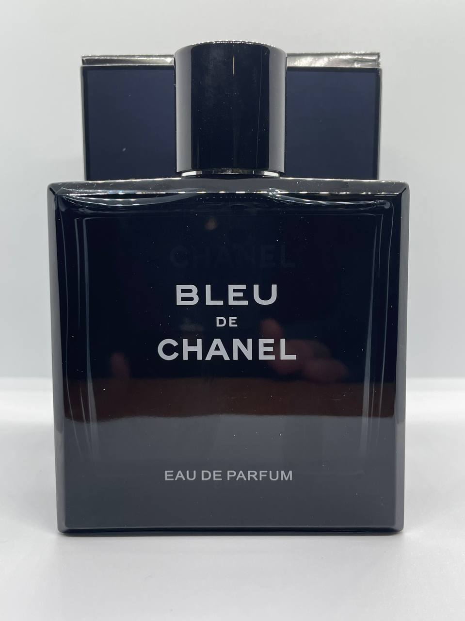 ￼Perfumes, colones