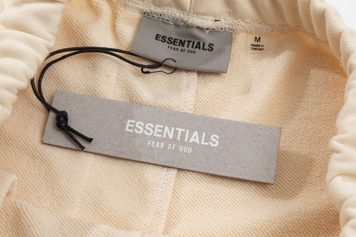 Es3entials