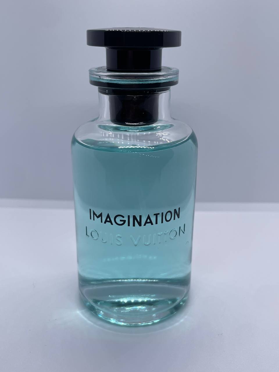 ￼Perfumes, colones