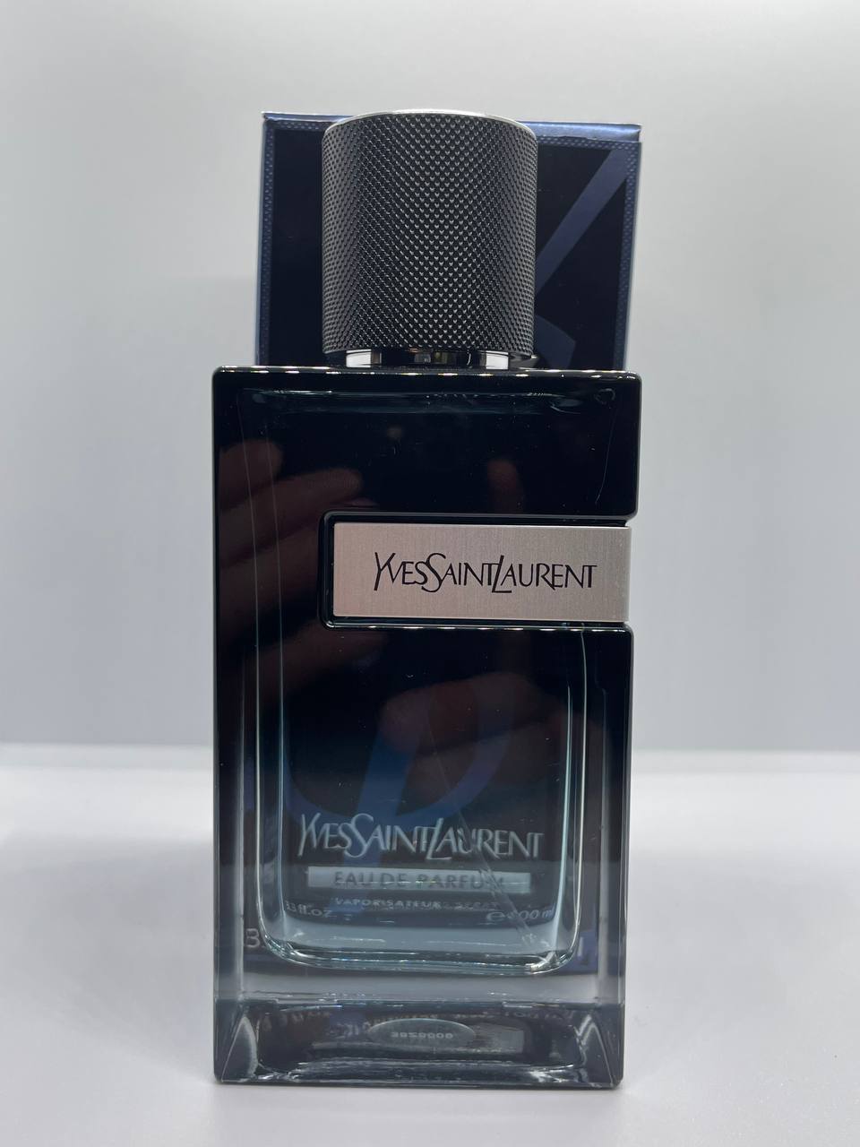 ￼Perfumes, colones