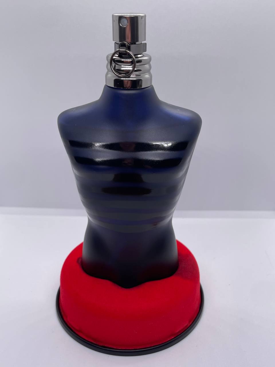 ￼Perfumes, colones
