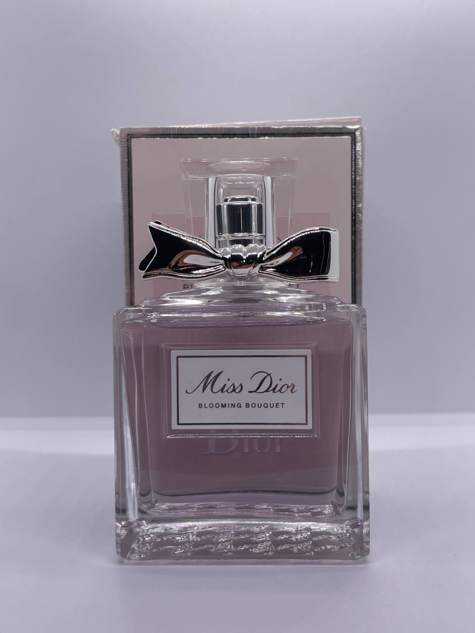 ￼Perfumes, colones