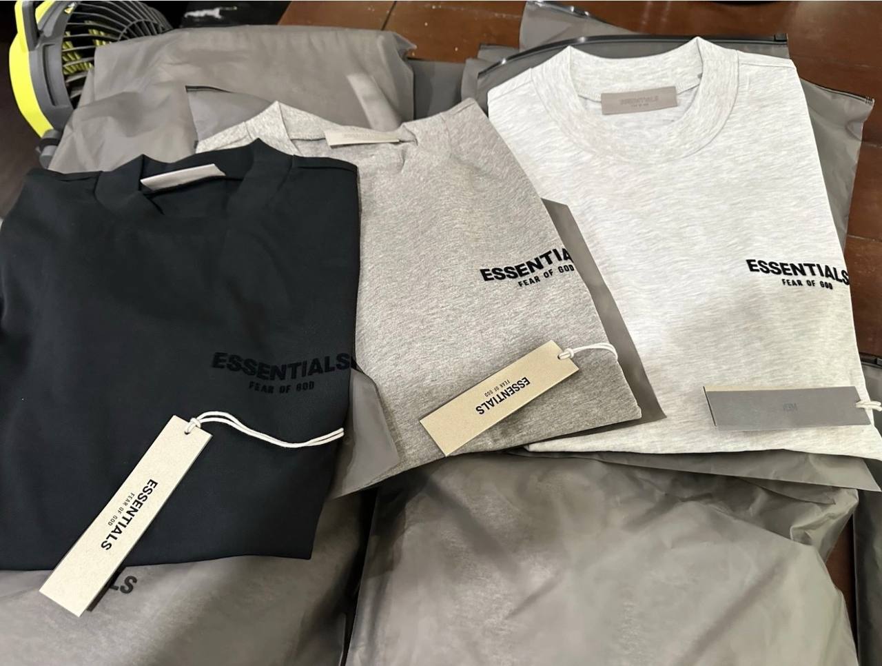 Es3entials shirts, joggers set