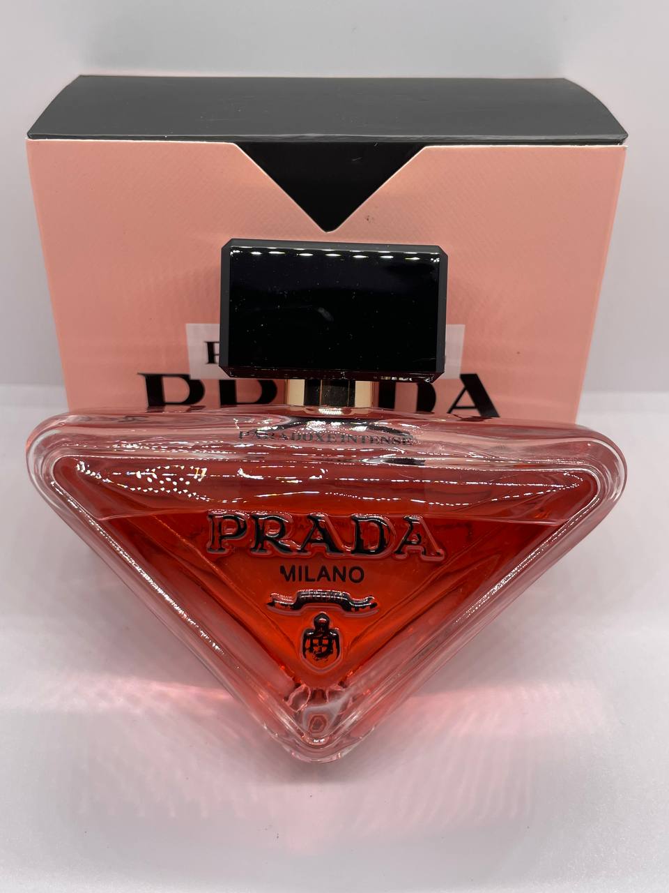 ￼Perfumes, colones