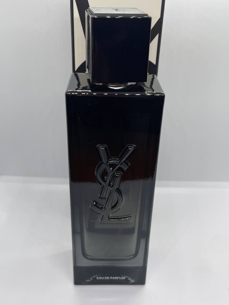 ￼Perfumes, colones